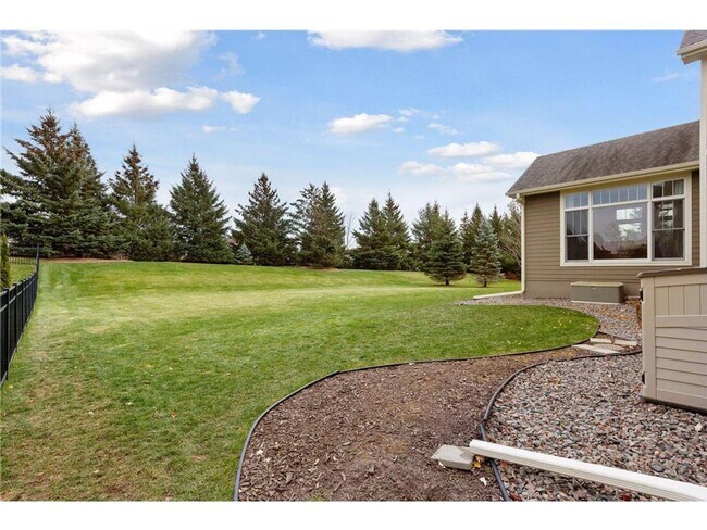 Building Photo - Woodbury, Stylish & Spacious Home Near Sho...