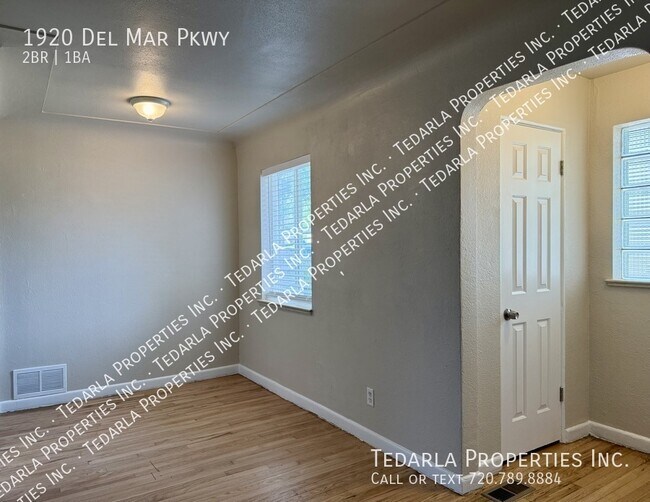 Building Photo - 1920 Del Mar Pkwy
