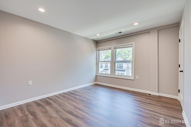 Building Photo - 4 Wilcox Ave