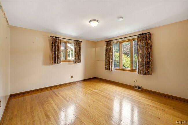 Building Photo - 444 Buckingham Ave