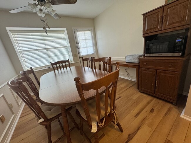 Building Photo - GREAT SPACIOUS CONDO | GATED | MEDICAL CEN...