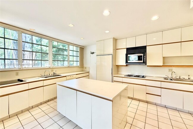 Building Photo - 4595 N Michigan Ave