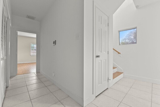 Building Photo - Charming 3-Bed, 2.5-Bath Home in the Heart...