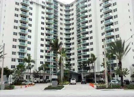 Building Photo - 3001 S Ocean Dr