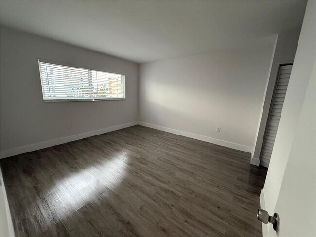 Building Photo - 3626 NE 168th St