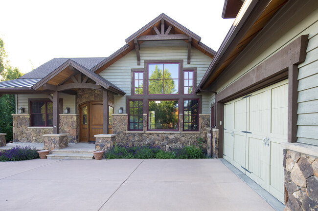 Building Photo - 1124 Heritage Dr