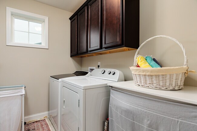 Building Photo - 205 Parrish Ln