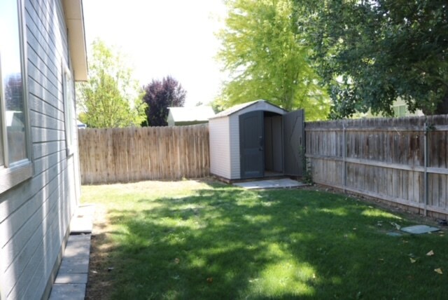 Building Photo - 16633 Sadie Ave