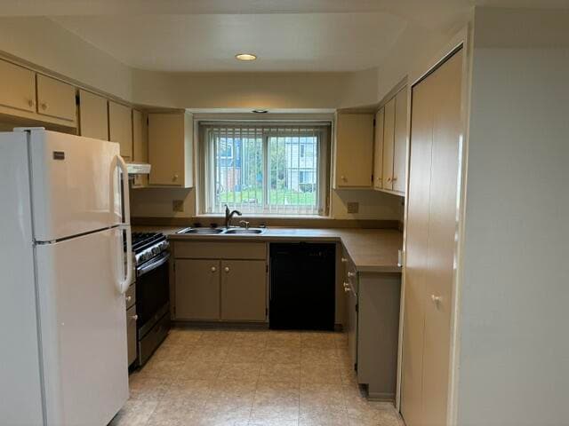 Building Photo - 2716 Hawks Ave