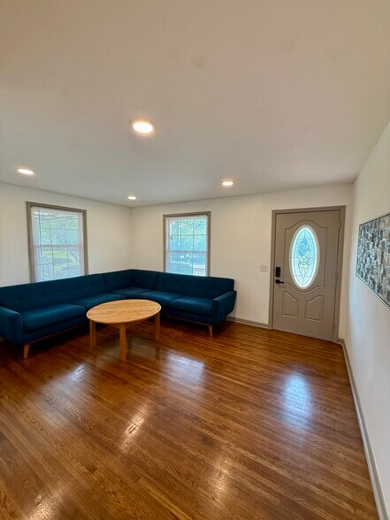 Building Photo - 809 Joseph Ave