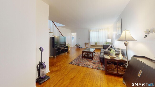 Building Photo - 638 Prospect St