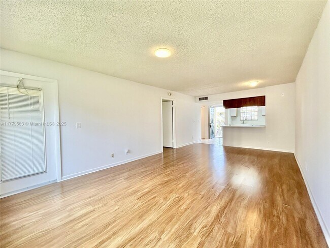 Building Photo - 6331 La Costa Dr