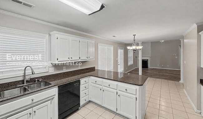 Building Photo - 2901 Old Well Ln