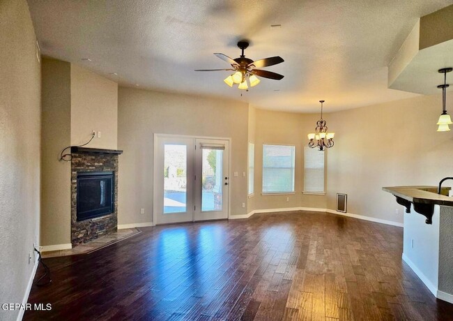Building Photo - 6617 Cabana Del Sol Dr
