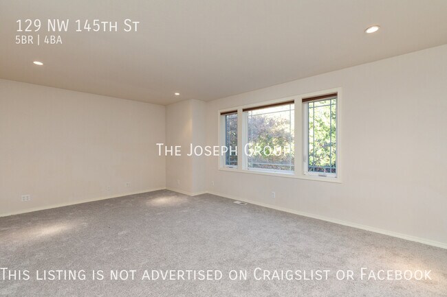 Building Photo - Beautiful 5 bed 3.5 bath in Seattle's Broa...