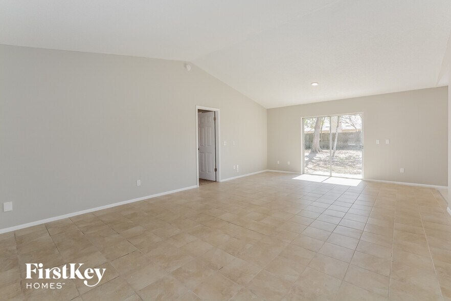 Building Photo - 2005 N Parkton Dr