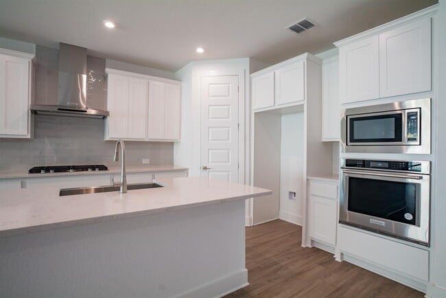 Building Photo - 4612 Modena Bay Bend