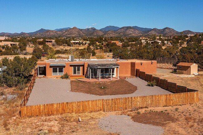 Building Photo - Gorgeous Eldorado Home Available Now!