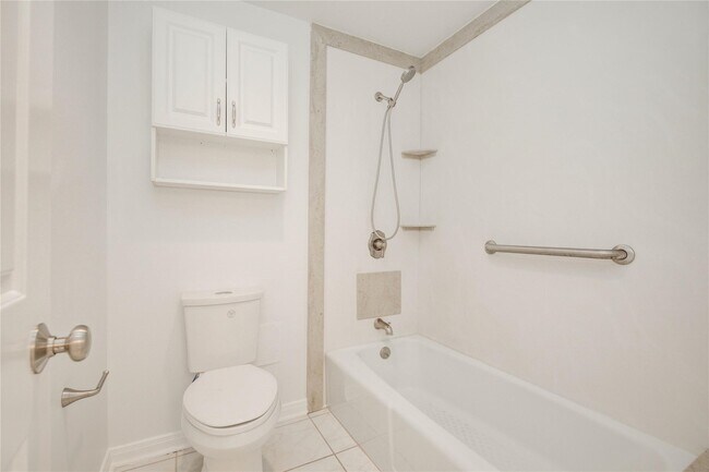 Building Photo - 15 Greenway Plz