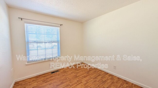 Building Photo - 3003 Gomer Ave