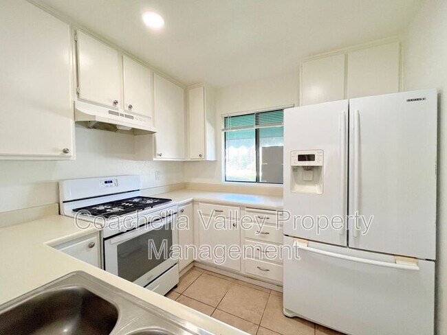 Building Photo - 74475 Driftwood Dr