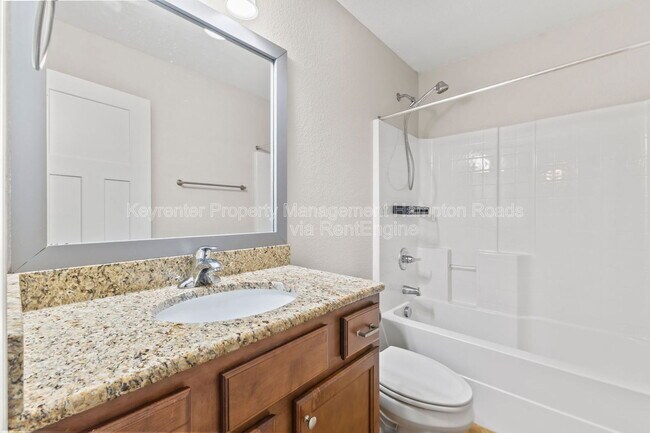 Building Photo - 611 Vero St