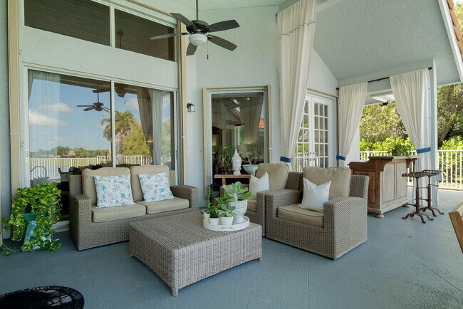 Building Photo - 1907 S Club Dr