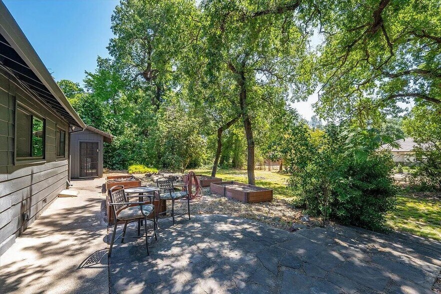 Building Photo - 2551 S Waverly Ave