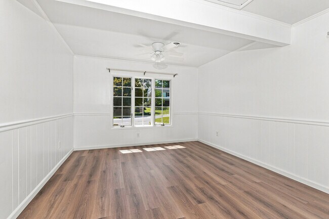 Building Photo - 12823 Holiday Ln
