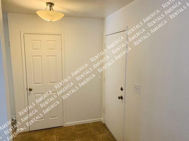 Building Photo - 2723 S Estrella Cir