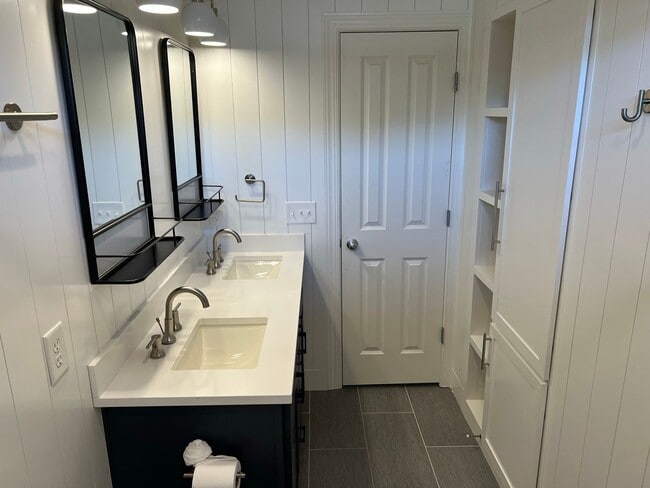 Building Photo - 4 Bed, 3.5 Bath Home w/  3 Car Garage in Williamson Co