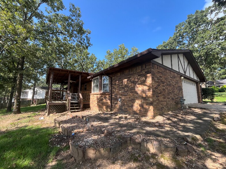 Building Photo - 22 Thornhill Dr