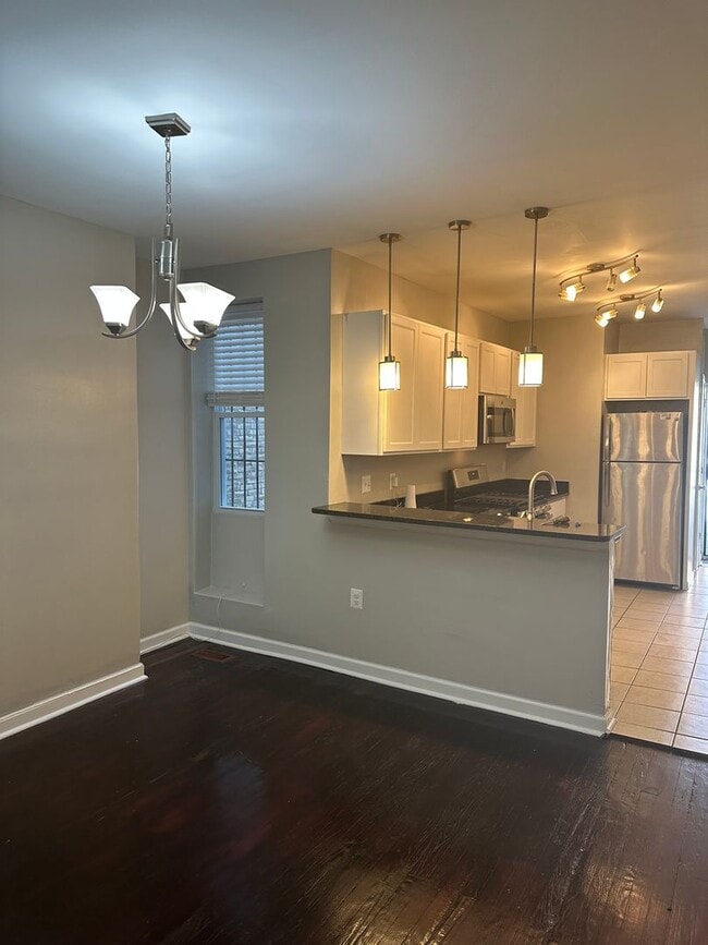 Building Photo - Newly Renovated! Hardwood Flooring First F...