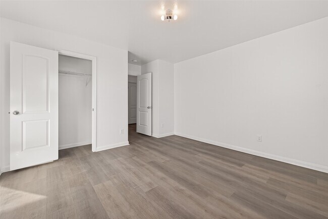 Building Photo - 20807 Echo Manor Dr