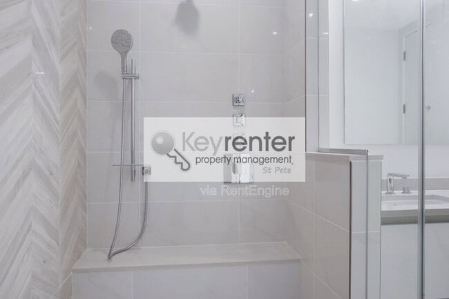 Building Photo - 400 Central Ave