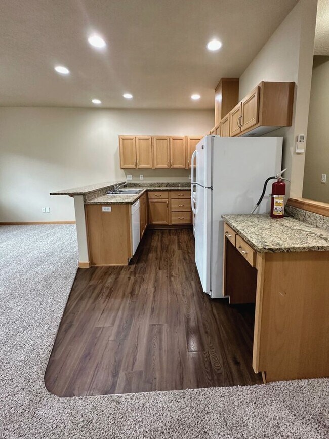 Building Photo - (MUS 1952) Beautiful 3 Bed/2 Bath Town Home