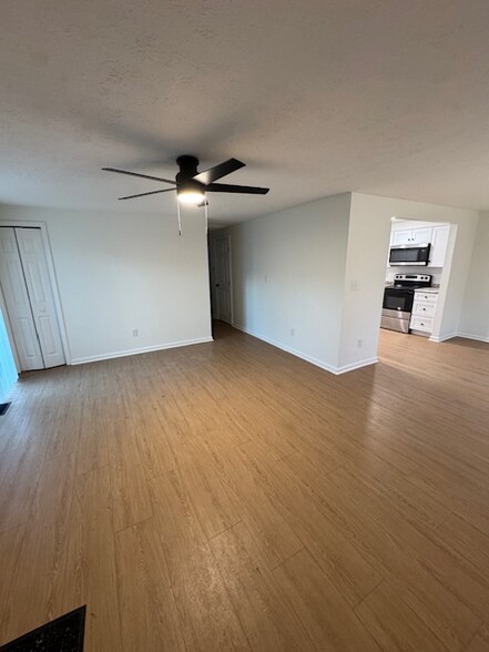 Building Photo - 6605 Vandre Ave