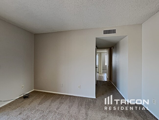 Building Photo - 11222 N 80th Dr