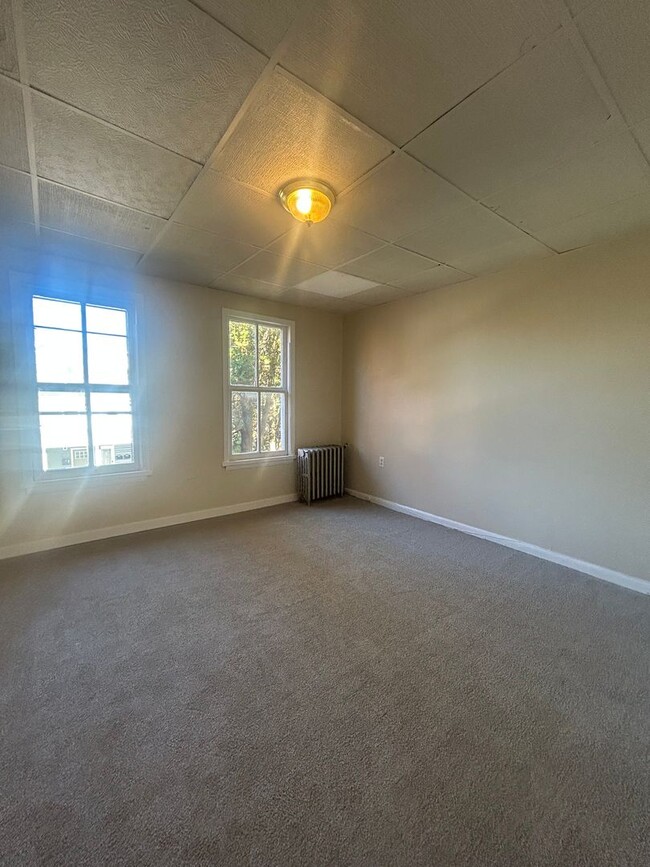 Building Photo - 3 Bedroom Duplex in Penbrook Boro.