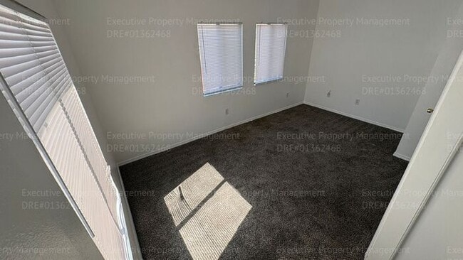 Building Photo - 4 bedroom 2 bathroom house in East Bakersfield near park and schools.