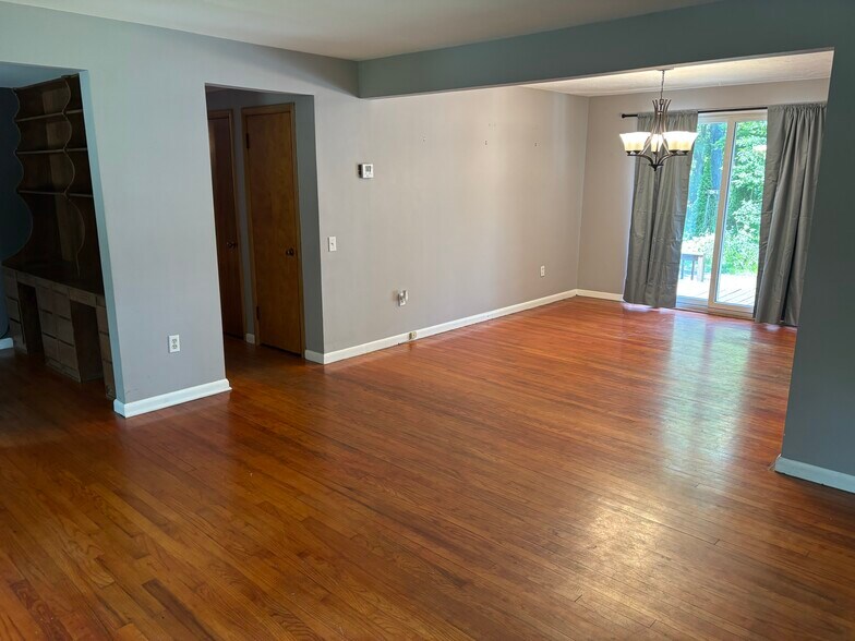 Building Photo - 15922 Fernwood Rd