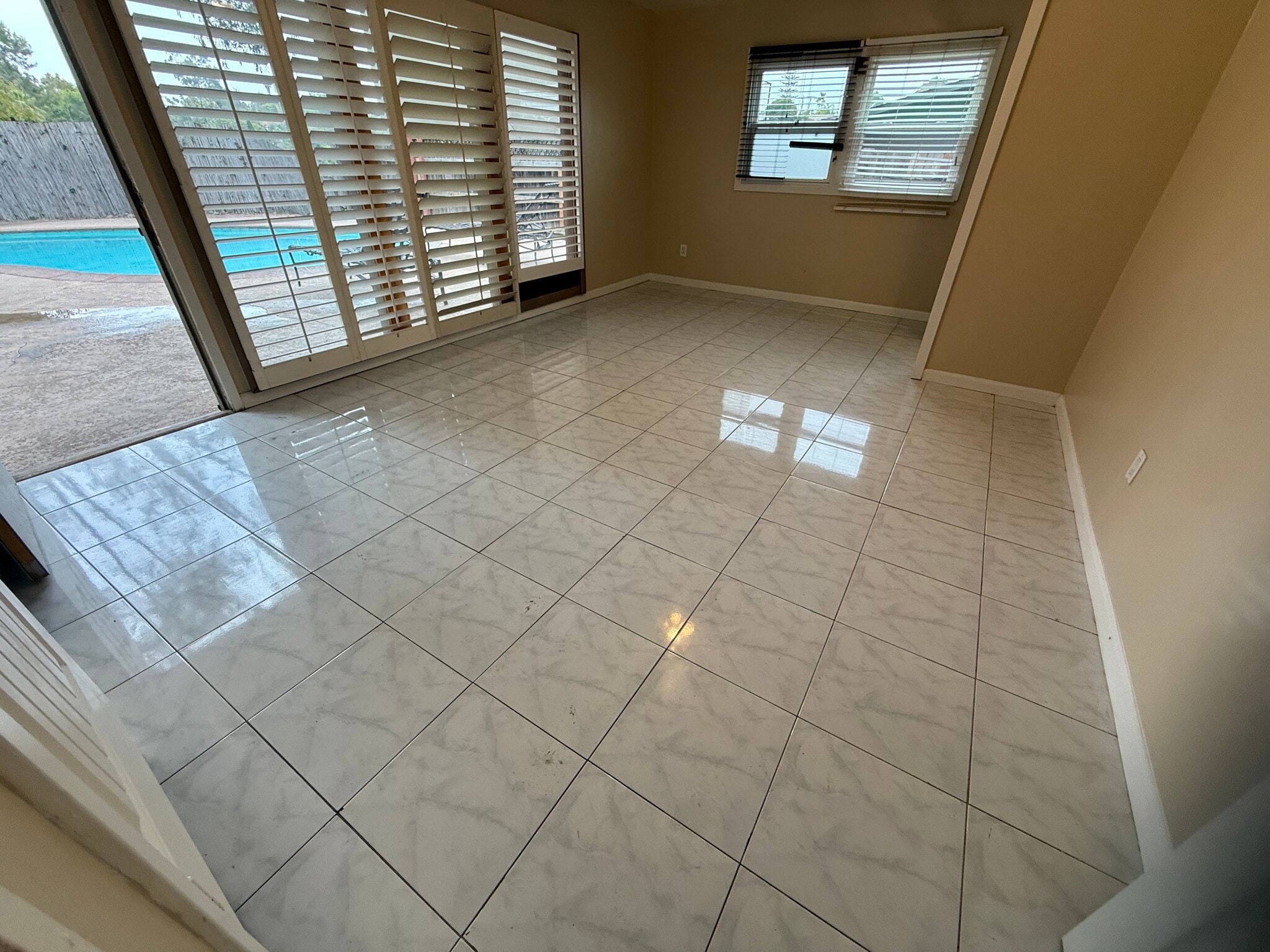 Building Photo - 4951 Campanile Dr