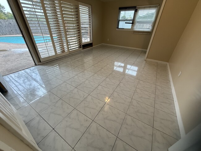 Building Photo - 4951 Campanile Dr