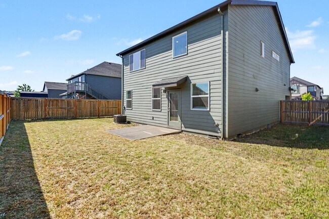 Building Photo - 4 Bed (plus BONUS ROOM), 2.5 Bath Newer Home in NE Salem