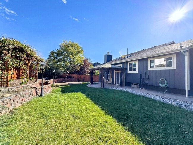 Building Photo - 18203 E Berry Dr