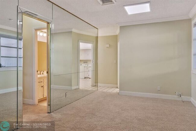Building Photo - 4020 Galt Ocean Dr