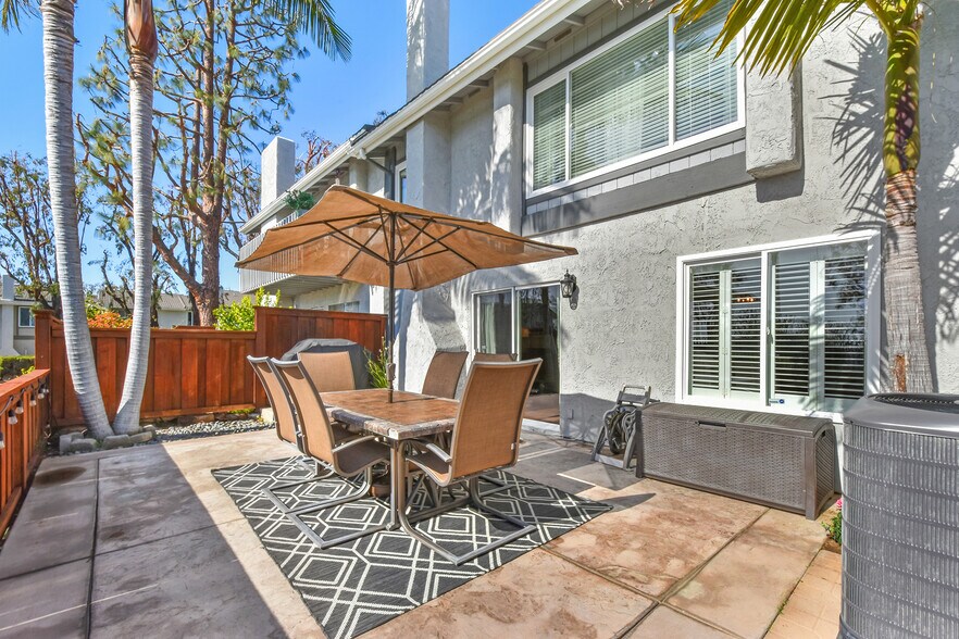 Building Photo - 385 Calle Borrego