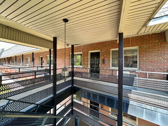 Building Photo - 129 E Lockwood Ave