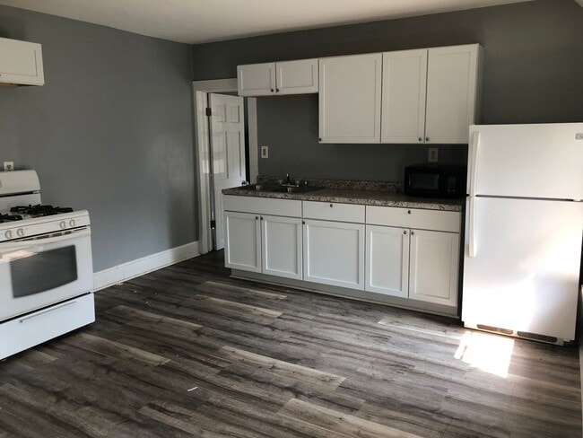 Building Photo - 930 42nd St