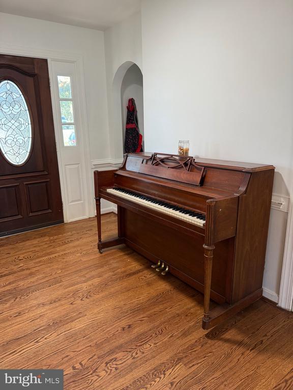 Building Photo - 8 English Oak Cir